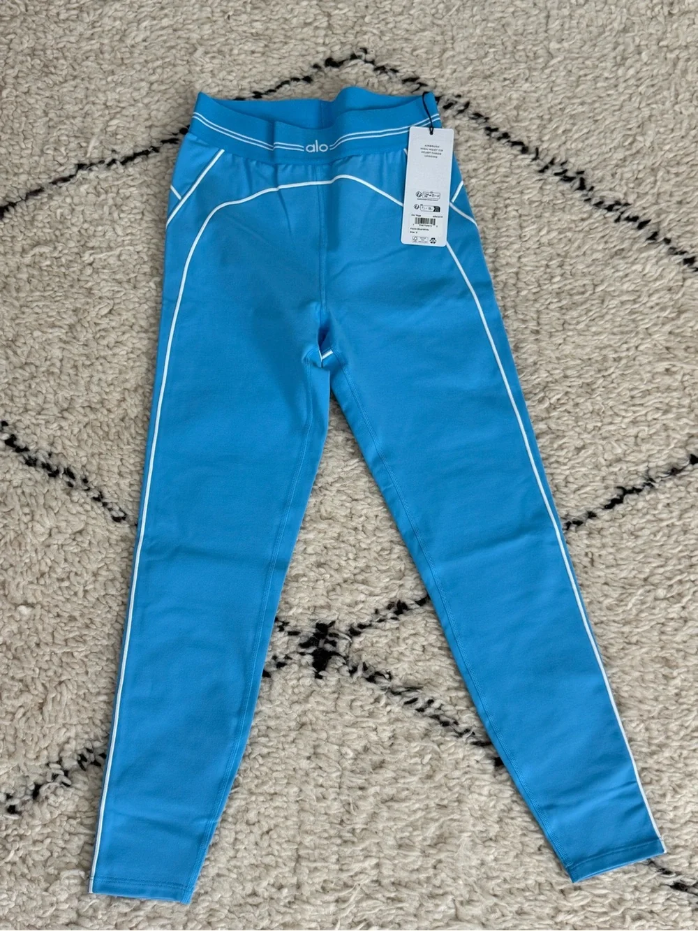 ALO Yoga NWT high waist 7/8 Heart Throb Legging Small
